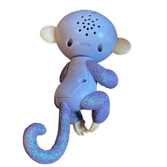 Fingerlings Small Plush Monkey Purple & Glitter Baby Fingerlings Make Noises - Picture 4 of 9